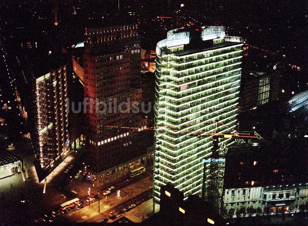 Berlin bei Nacht aus der Vogelperspektive: Sony-Center bei Nacht am Potsdamer Platz