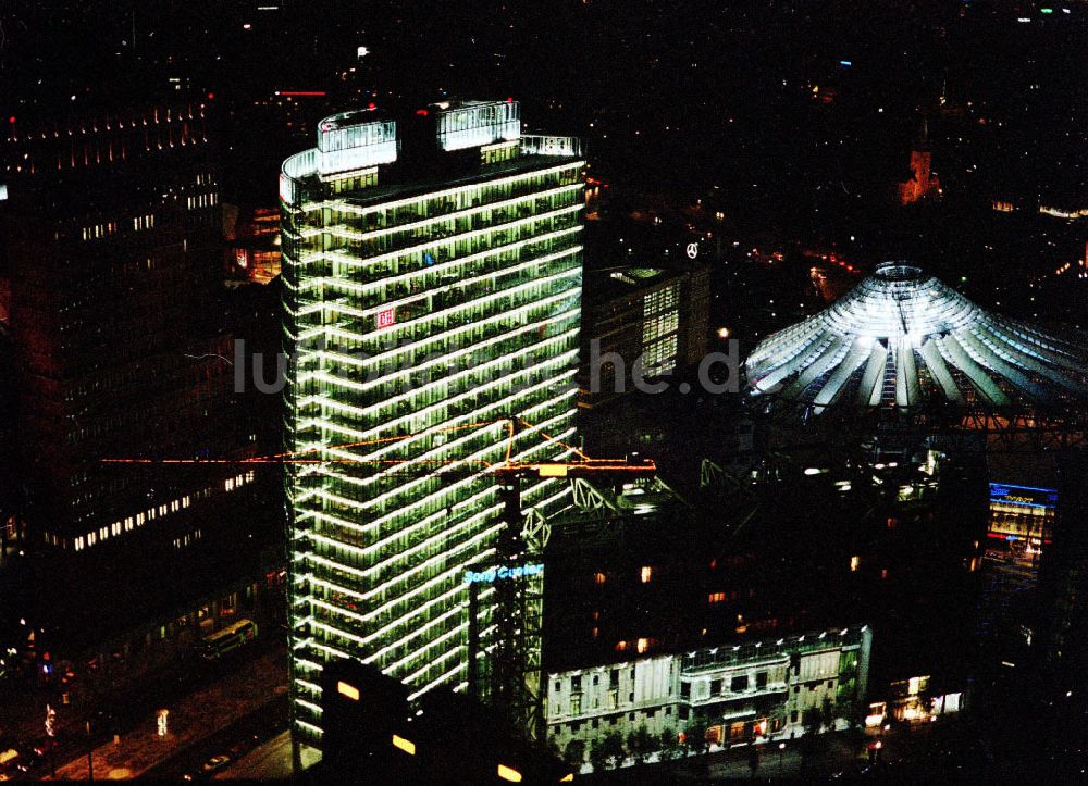 Nacht-Luftaufnahme Berlin - Sony-Center bei Nacht am Potsdamer Platz