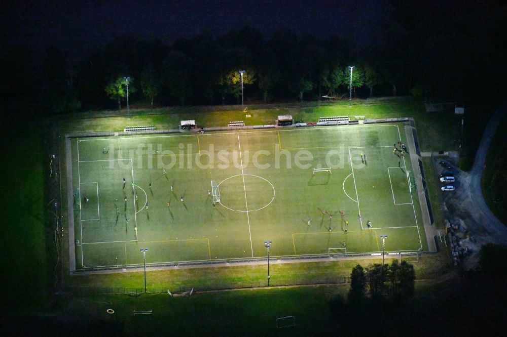 Nacht-Luftaufnahme Bad Iburg - Nachtluftbild Sportplatz- Fussballplatz TuS Glane 1929 e.V. in Bad Iburg im Bundesland Niedersachsen, Deutschland