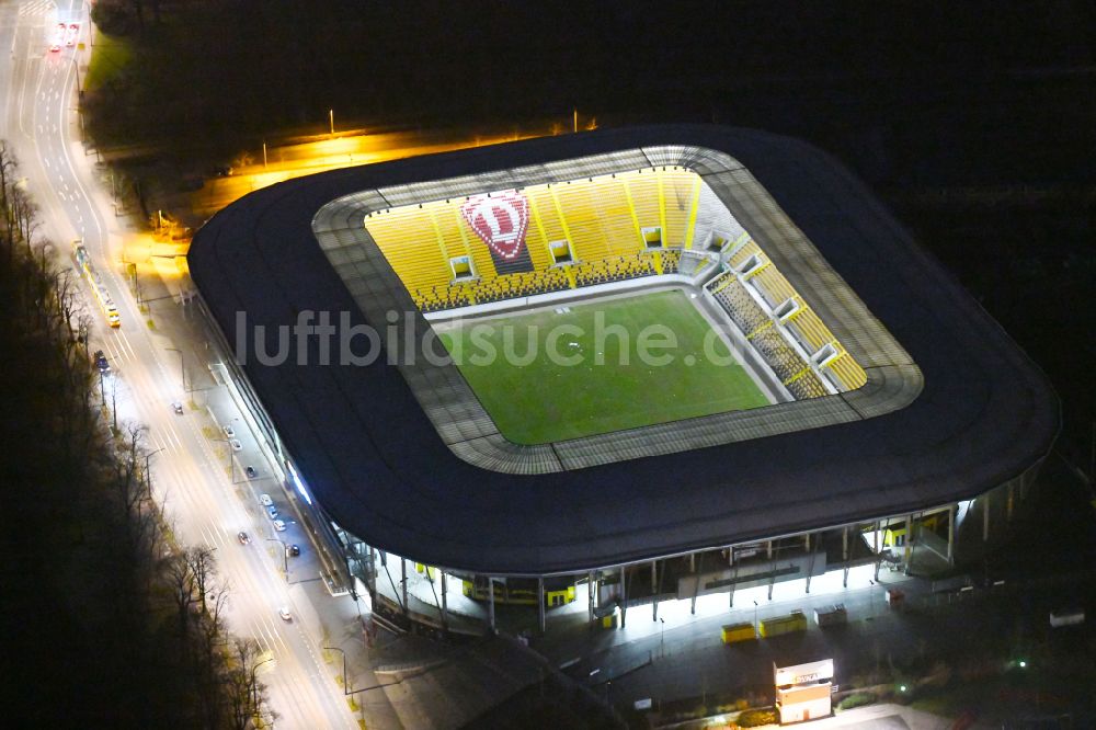 Dresden bei Nacht von oben - Nachtluftbild Sportstätten-Gelände der Arena des Rudolf-Harbig-Stadion in Dresden im Bundesland Sachsen