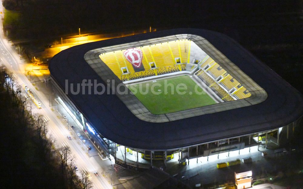 Dresden bei Nacht von oben - Nachtluftbild Sportstätten-Gelände der Arena des Rudolf-Harbig-Stadion in Dresden im Bundesland Sachsen