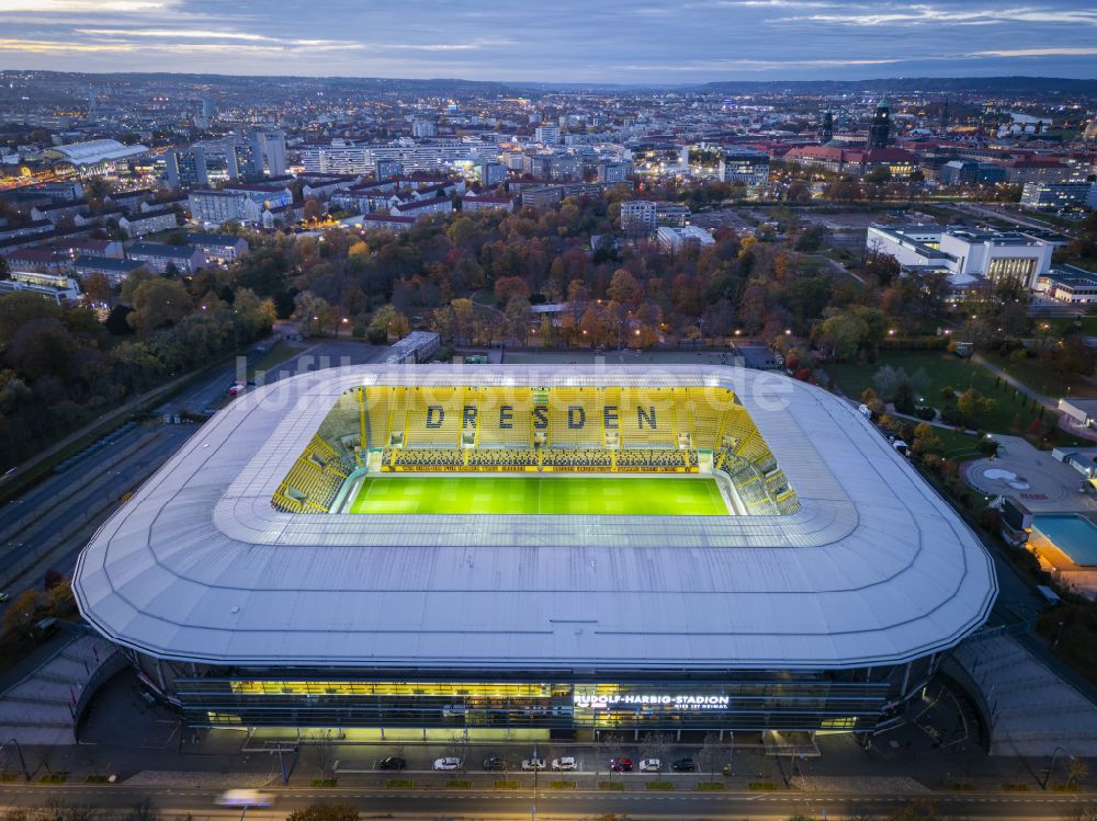 Nachtluftbild Dresden - Nachtluftbild Sportstätten-Gelände der Arena des Rudolf-Harbig-Stadion in Dresden im Bundesland Sachsen