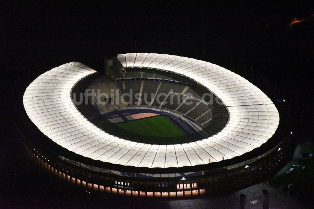 Nachtluftbild Berlin - Nachtluftbild Sportstätten-Gelände der Arena des Stadion Olympiastadion in Berlin