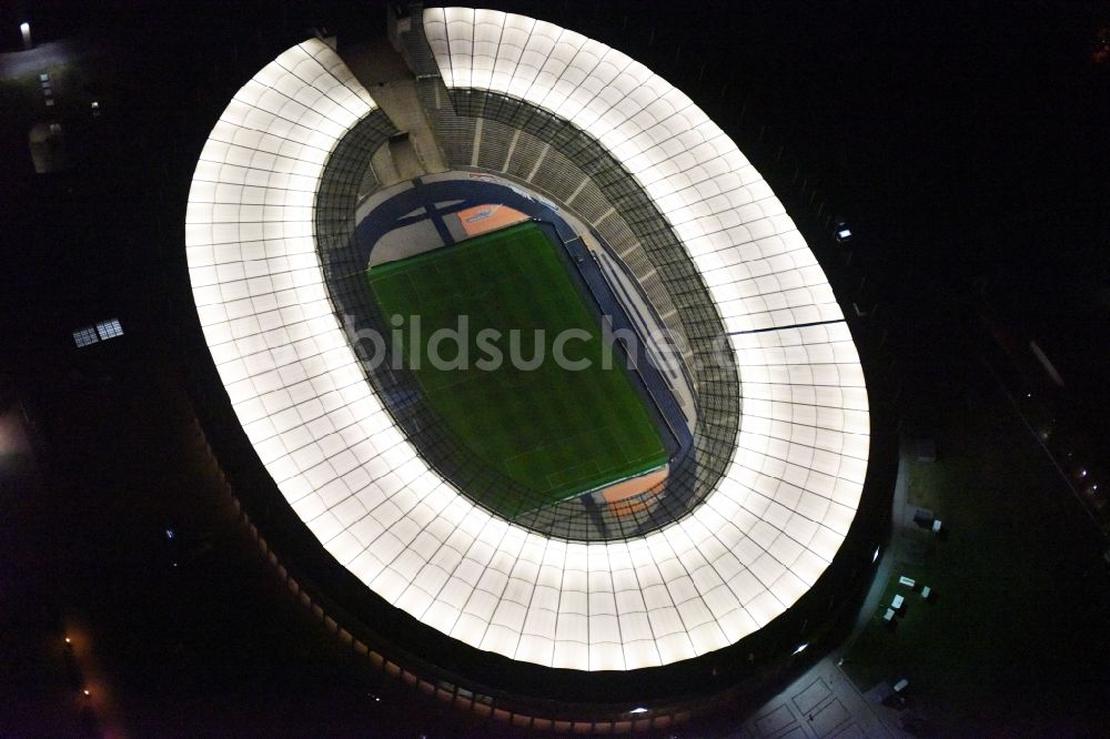 Nachtluftbild Berlin - Nachtluftbild Sportstätten-Gelände der Arena des Stadion Olympiastadion in Berlin