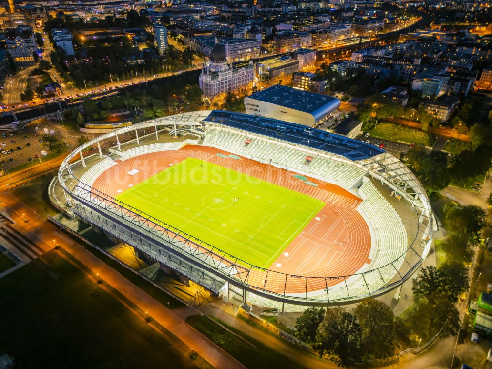 Dresden bei Nacht aus der Vogelperspektive: Nachtluftbild Sportstätten-Gelände des Stadion Heinz-Steyer-Stadion in Dresden im Bundesland Sachsen, Deutschland