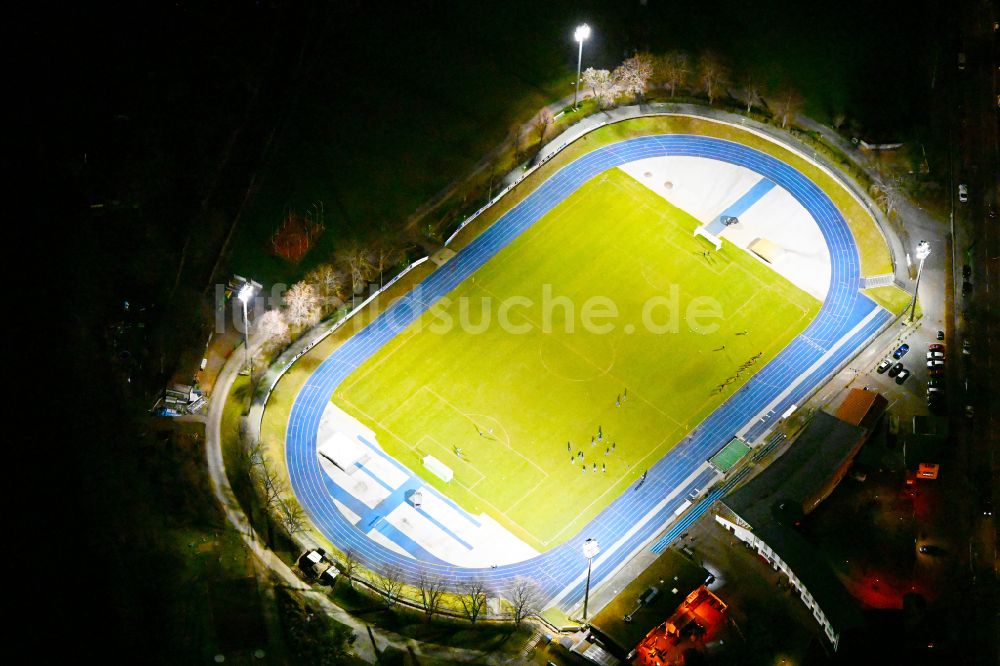 Nachtluftbild Berlin - Nachtluftbild Sportstätten-Gelände des Stadion Lichterfelde in Berlin, Deutschland