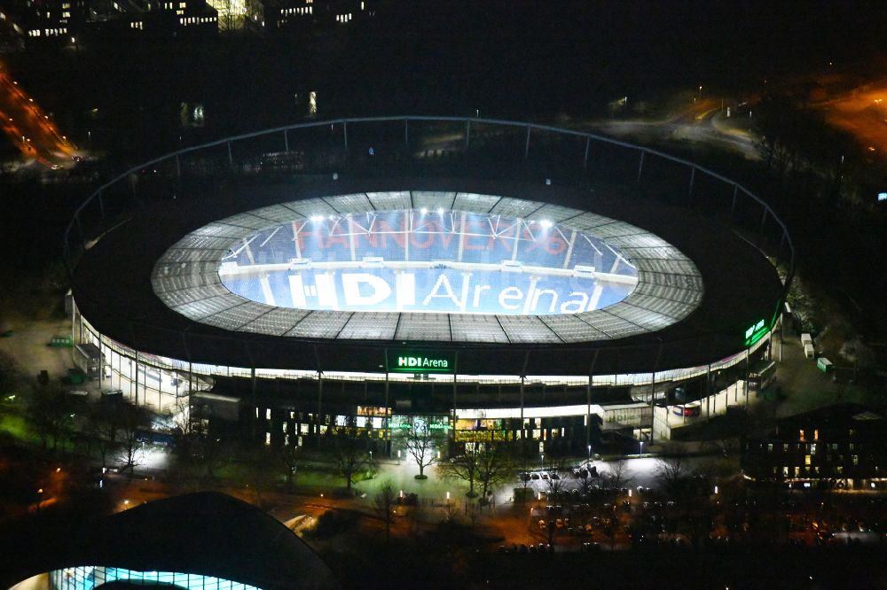 Hannover bei Nacht aus der Vogelperspektive: Nachtluftbild Stadion der Heinz von Heiden Arena im Stadtteil Calenberger Neustadt von Hannover in Niedersachsen