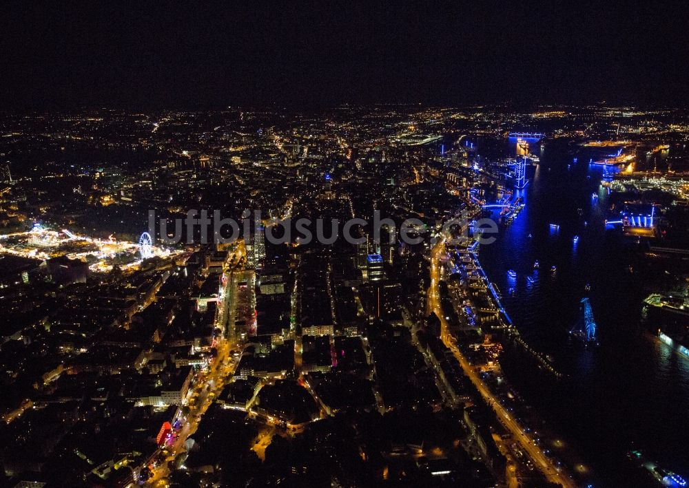 Nacht-Luftaufnahme Hamburg - Nachtluftbild Stadtansicht mit Blick über die Stadtteile St. Pauli und Altona- Altstadt am Ufer der Norderelbe