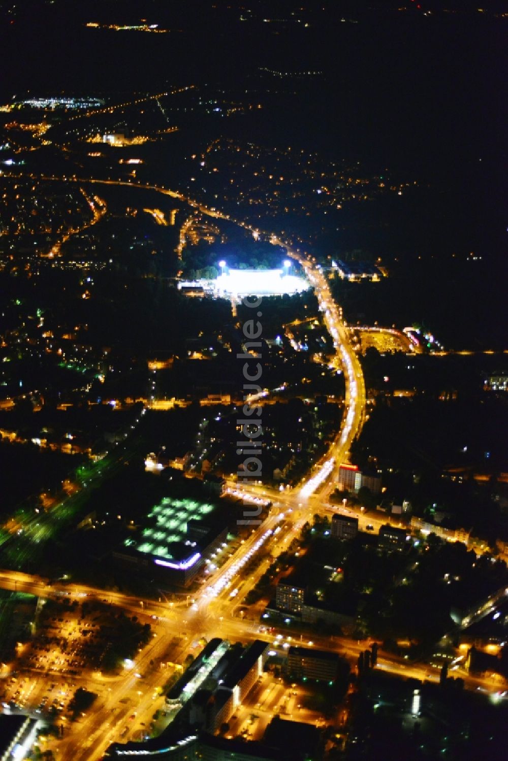 Cottbus bei Nacht von oben - Nachtluftbild - Stadtansicht der Innenstadt von Cottbus im Bundesland Brandenburg