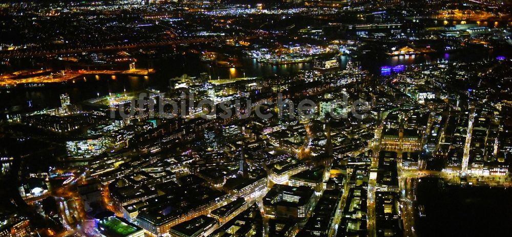 Hamburg bei Nacht aus der Vogelperspektive: Nachtluftbild Stadtansicht vom Innenstadtbereich Ballindamm - Glockengießerwall - Rosenstraße im Ortsteil Zentrum in Hamburg, Deutschland