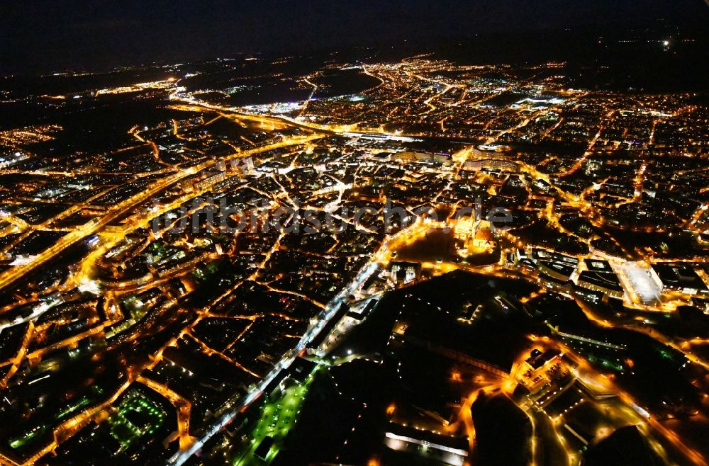 Nachtluftbild Erfurt - Nachtluftbild Stadtansicht vom Innenstadtbereich in Erfurt im Bundesland Thüringen, Deutschland