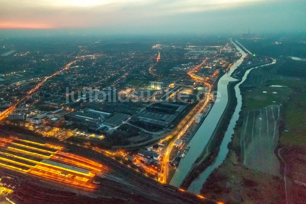 Hamm bei Nacht von oben - Nachtluftbild Stadtansicht vom Innenstadtbereich in Hamm im Bundesland Nordrhein-Westfalen, Deutschland