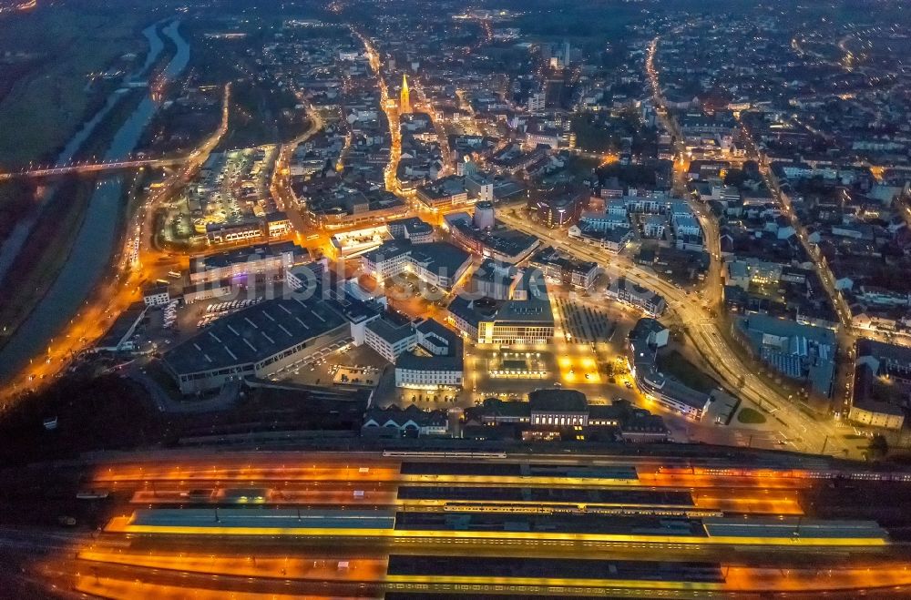 Nachtluftbild Hamm - Nachtluftbild Stadtansicht vom Innenstadtbereich in Hamm im Bundesland Nordrhein-Westfalen, Deutschland