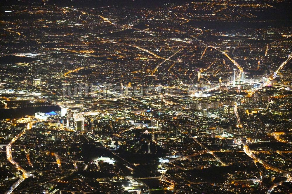 Nacht-Luftaufnahme Berlin - Nachtluftbild Stadtansicht vom Innenstadtbereich im Ortsteil Mitte in Berlin, Deutschland