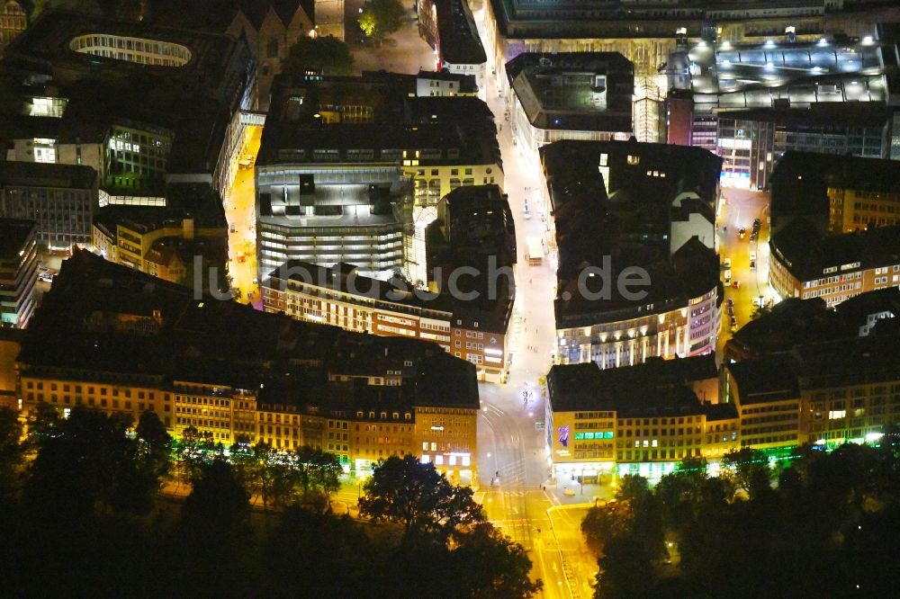 Bremen bei Nacht von oben - Nachtluftbild Stadtansicht des Innenstadtbereiches Sögestraße - Am Wall - Herdentor im Ortsteil Mitte in Bremen, Deutschland