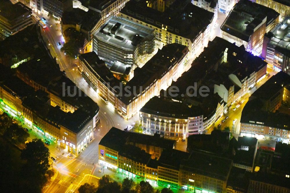 Nachtluftbild Bremen - Nachtluftbild Stadtansicht des Innenstadtbereiches Sögestraße - Am Wall - Herdentor im Ortsteil Mitte in Bremen, Deutschland