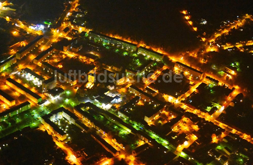 Nacht-Luftaufnahme Wriezen - Nachtluftbild Stadtansicht des Innenstadtbereiches in Wriezen im Bundesland Brandenburg, Deutschland