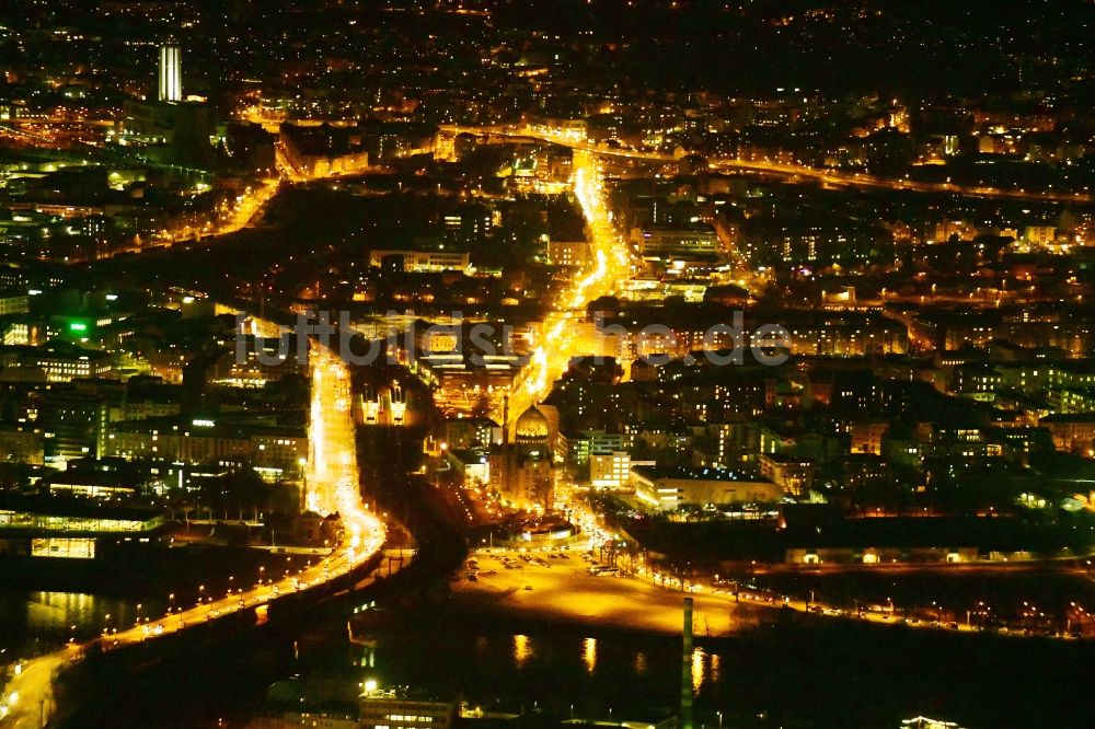 Dresden bei Nacht aus der Vogelperspektive: Nachtluftbild Stadtansicht im Stadtgebiet der Wilsdruffer Vorstadt in Dresden im Bundesland Sachsen, Deutschland