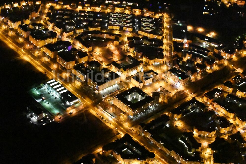 Nacht-Luftaufnahme Potsdam - Nachtluftbild Stadtrand und Außenbezirks- Wohngebiet Kirchsteigfeld in Potsdam im Bundesland Brandenburg, Deutschland