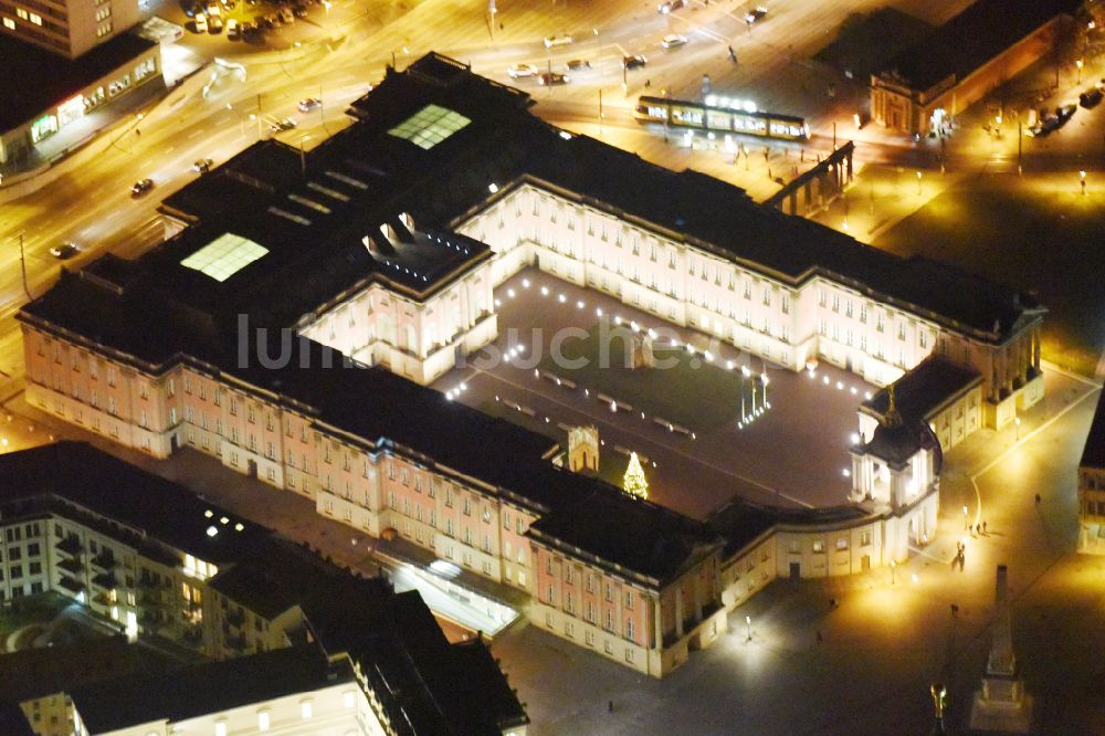 Nachtluftbild Potsdam - Nachtluftbild Stadtschloß und Brandenburger Landtag in Potsdam im Bundesland Brandenburg