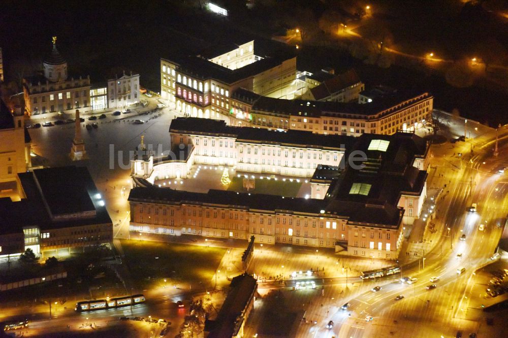 Nachtluftbild Potsdam - Nachtluftbild Stadtschloß und Brandenburger Landtag in Potsdam im Bundesland Brandenburg