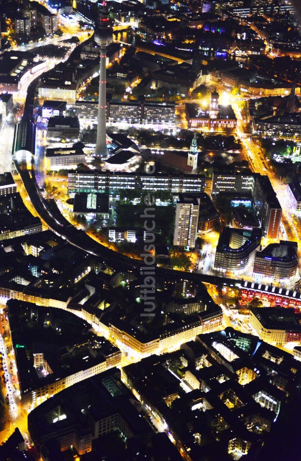 Nacht-Luftaufnahme Berlin - Nachtluftbild Stadtzentrum Berlin- Mitte mit Blick auf den Fernsehturm in der Hauptstadt Berlin