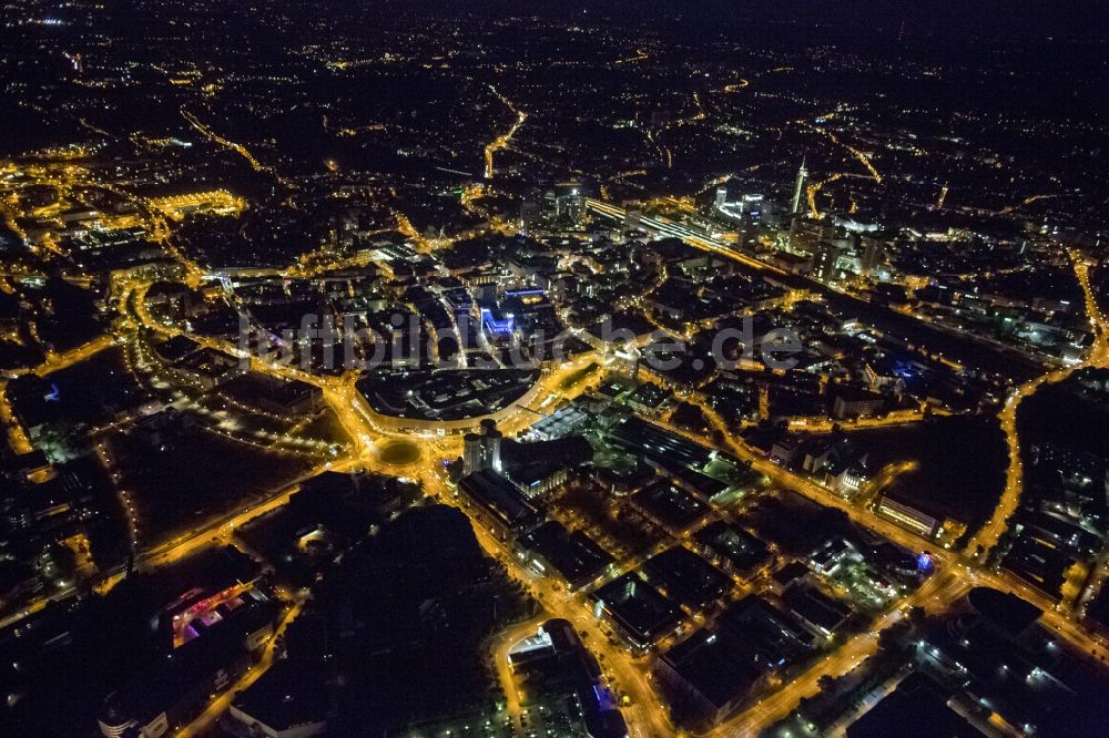 Essen bei Nacht aus der Vogelperspektive: Stadtzentrum von Essen bei Nacht im Bundesland Nordrhein-Westfalen NRW