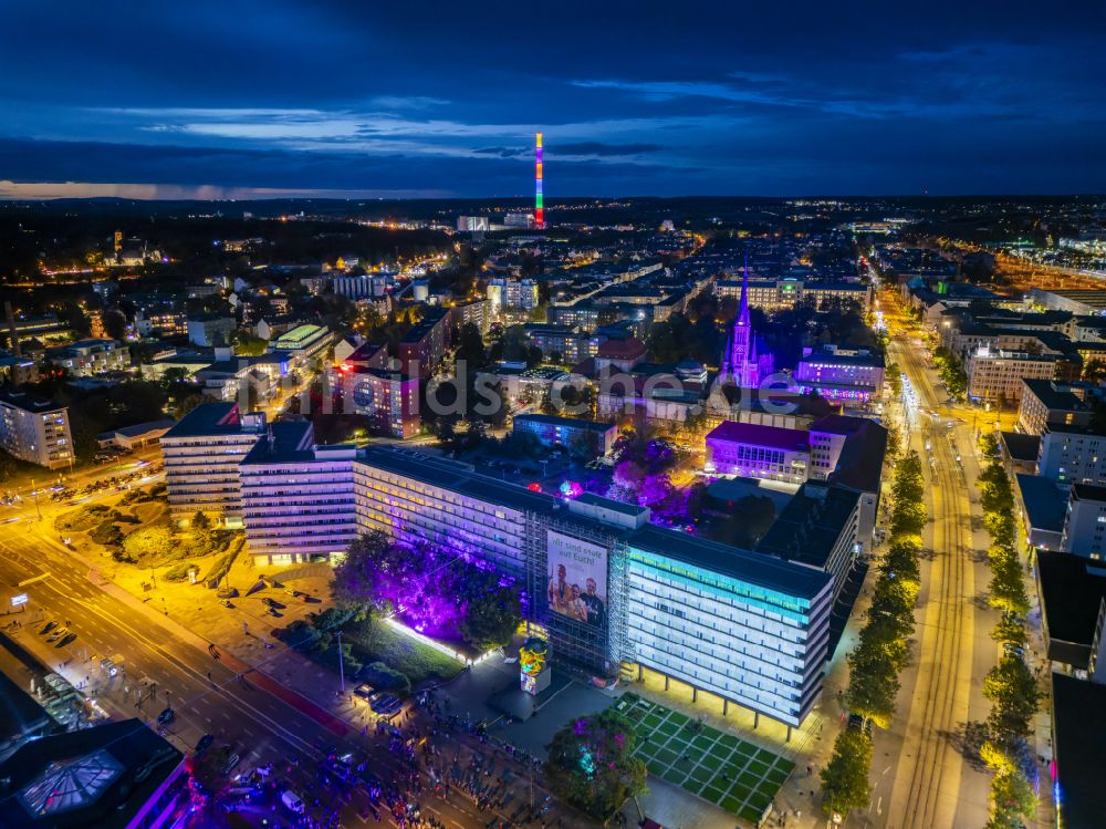 Nachtluftbild Chemnitz - Nachtluftbild Stadtzentrum im Innenstadtbereich beim Festival Light our Vision - LICHT.MACHT.PLATZ. in Chemnitz im Bundesland Sachsen, Deutschland