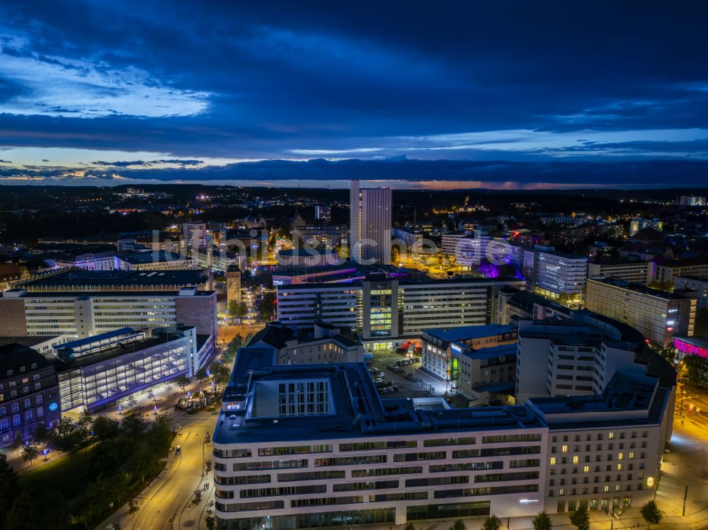 Chemnitz bei Nacht von oben - Nachtluftbild Stadtzentrum im Innenstadtbereich in Chemnitz im Bundesland Sachsen, Deutschland