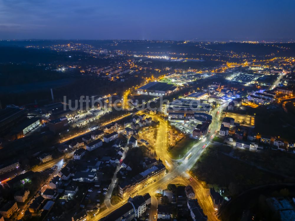 Nachtluftbild Freital - Nachtluftbild Stadtzentrum im Innenstadtbereich in Freital Deuben im Bundesland Sachsen, Deutschland