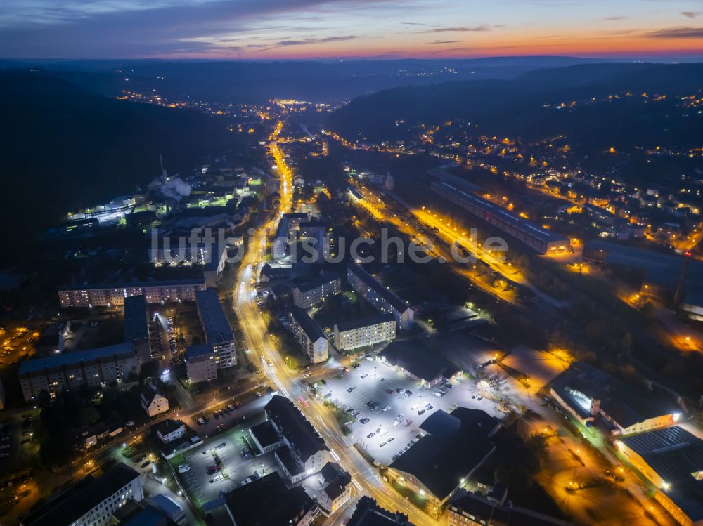 Freital bei Nacht von oben - Nachtluftbild Stadtzentrum im Innenstadtbereich in Freital Deuben im Bundesland Sachsen, Deutschland