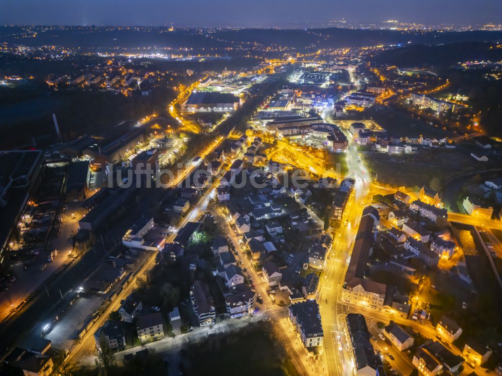 Freital bei Nacht aus der Vogelperspektive: Nachtluftbild Stadtzentrum im Innenstadtbereich in Freital Deuben im Bundesland Sachsen, Deutschland