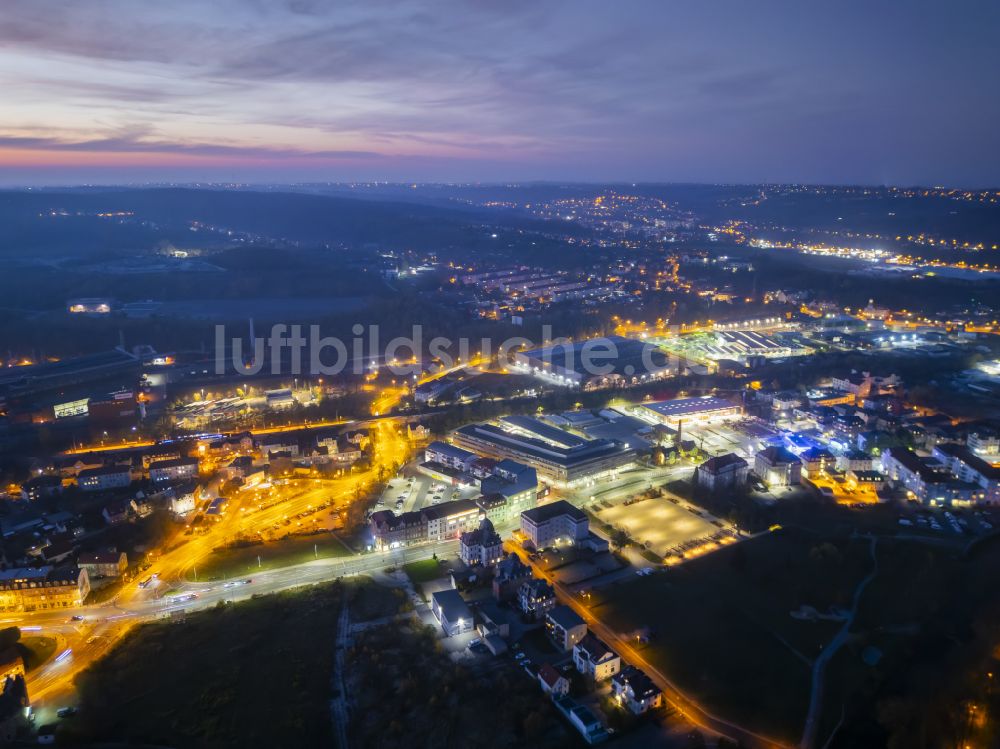 Nachtluftbild Freital - Nachtluftbild Stadtzentrum im Innenstadtbereich in Freital Deuben im Bundesland Sachsen, Deutschland