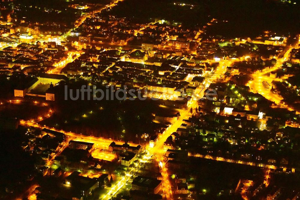 Gotha bei Nacht von oben - Nachtluftbild Stadtzentrum im Innenstadtbereich in Gotha im Bundesland Thüringen, Deutschland