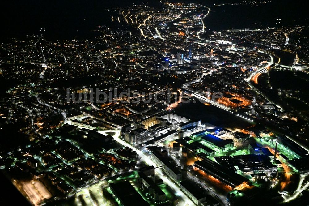 Jena bei Nacht von oben - Nachtluftbild Stadtzentrum im Innenstadtbereich in Jena im Bundesland Thüringen, Deutschland