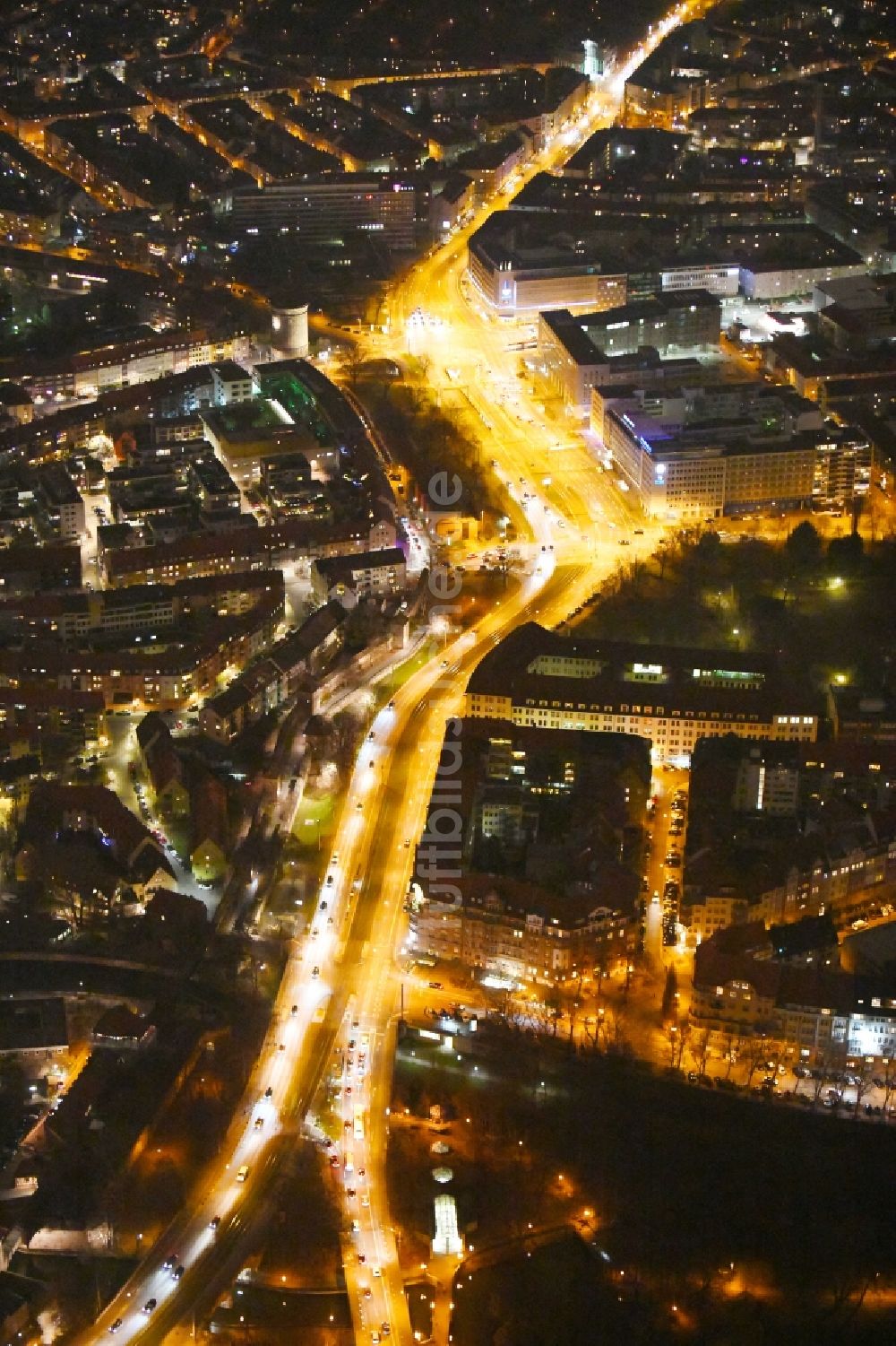 Nürnberg bei Nacht aus der Vogelperspektive: Nachtluftbild Stadtzentrum im Innenstadtbereich Laufertorgraben - Prinzregentenufer - Rathenauplatz in Nürnberg im Bundesland Bayern, Deutschland