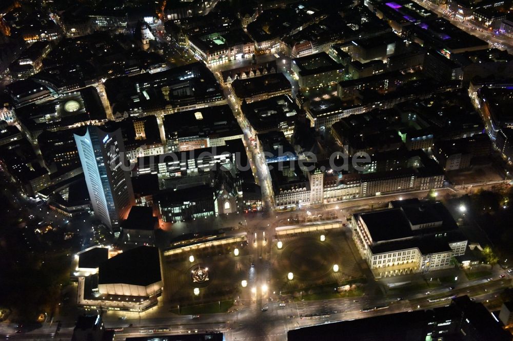 Nacht-Luftaufnahme Leipzig - Nachtluftbild Stadtzentrum im Innenstadtbereich in Leipzig im Bundesland Sachsen