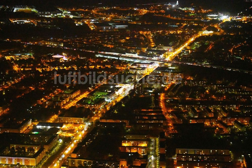 Nachtluftbild Ludwigsfelde - Nachtluftbild Stadtzentrum im Innenstadtbereich in Ludwigsfelde im Bundesland Brandenburg, Deutschland