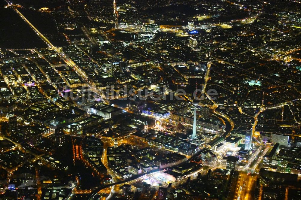 Nachtluftbild Berlin - Nachtluftbild Stadtzentrum im Innenstadtbereich in Mitte in Berlin, Deutschland