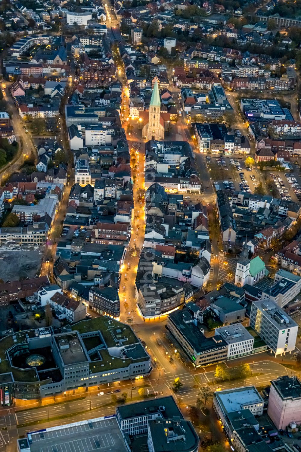 Nachtluftbild Hamm - Nachtluftbild Stadtzentrum im Innenstadtbereich Ritterstraße - Weststraße in Hamm im Bundesland Nordrhein-Westfalen, Deutschland