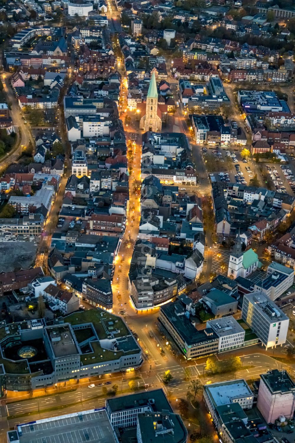 Nacht-Luftaufnahme Hamm - Nachtluftbild Stadtzentrum im Innenstadtbereich Ritterstraße - Weststraße in Hamm im Bundesland Nordrhein-Westfalen, Deutschland