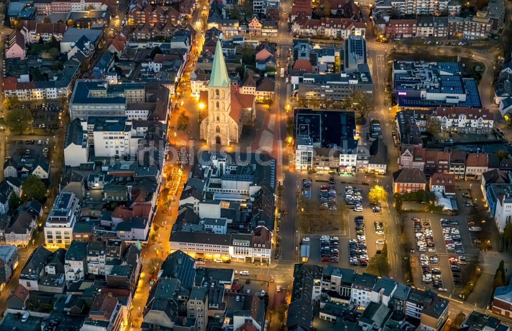 Hamm bei Nacht aus der Vogelperspektive: Nachtluftbild Stadtzentrum im Innenstadtbereich Ritterstraße - Weststraße in Hamm im Bundesland Nordrhein-Westfalen, Deutschland