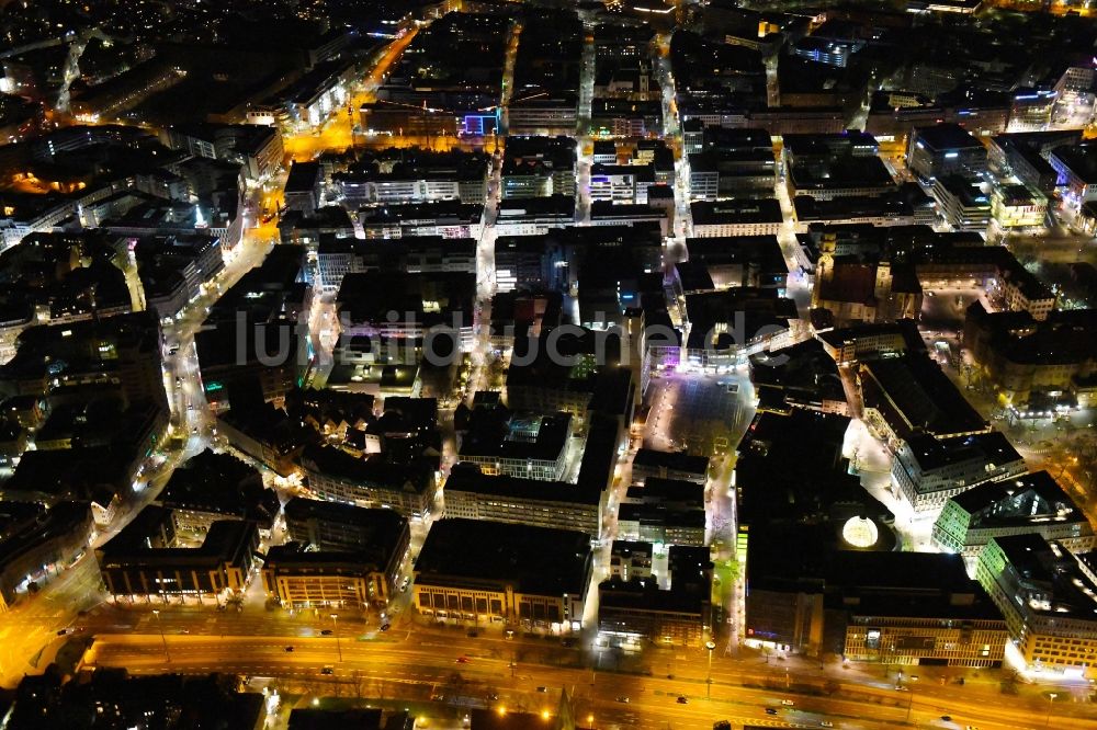 Stuttgart bei Nacht von oben - Nachtluftbild Stadtzentrum im Innenstadtbereich in Stuttgart im Bundesland Baden-Württemberg, Deutschland