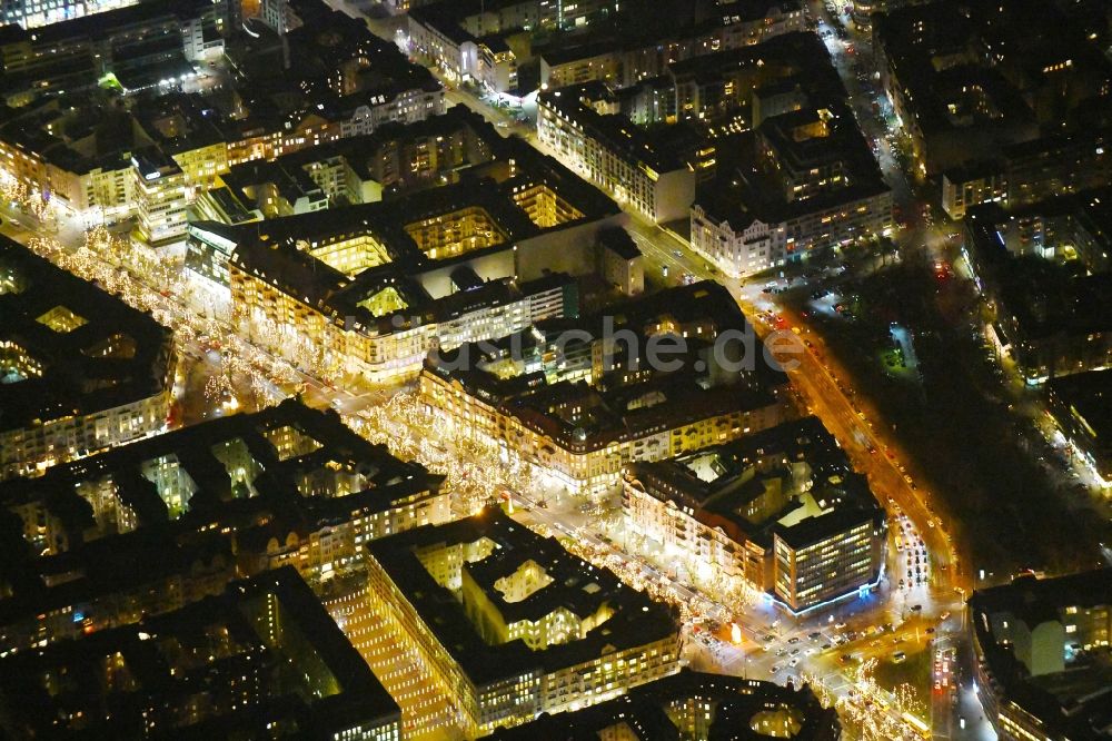 Nacht-Luftaufnahme Berlin - Nachtluftbild Straßenführung der bekannten Flaniermeile und Einkaufsstraße Kurfürstendamm - Olivaer Platz im Ortsteil Charlottenburg in Berlin, Deutschland