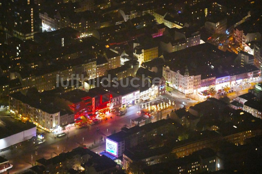 Nacht-Luftaufnahme Hamburg - Nachtluftbild Straßenführung der bekannten Flaniermeile Große Freiheit in Hamburg