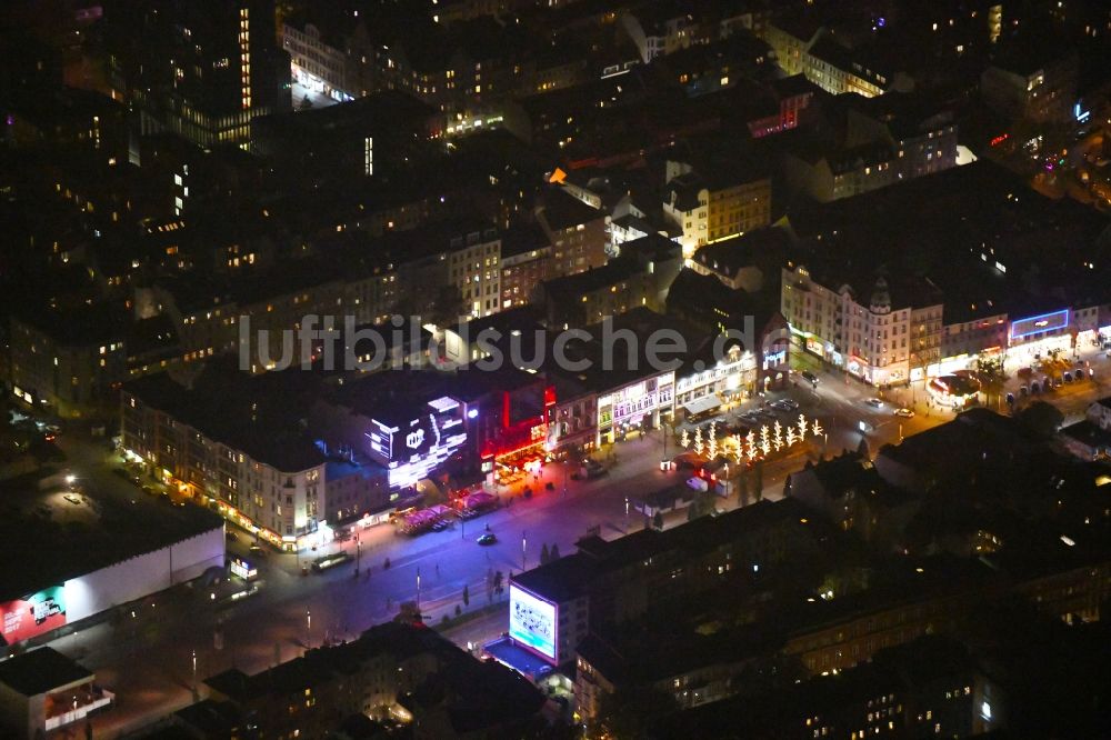 Hamburg bei Nacht von oben - Nachtluftbild Straßenführung der bekannten Flaniermeile Große Freiheit in Hamburg