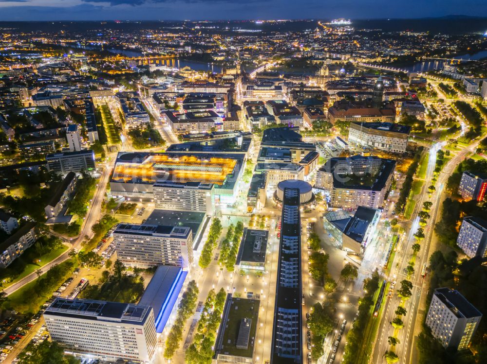 Nachtluftbild Dresden - Nachtluftbild Straßenführung der Flaniermeile in Dresden im Bundesland Sachsen, Deutschland