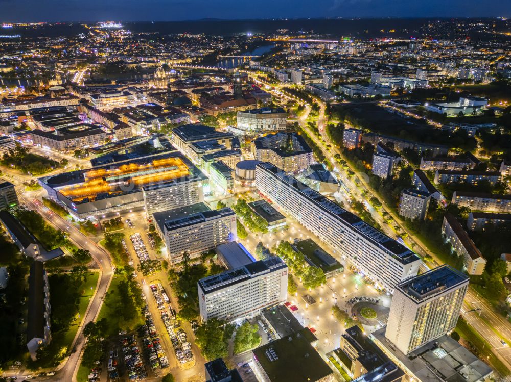 Nacht-Luftaufnahme Dresden - Nachtluftbild Straßenführung der Flaniermeile in Dresden im Bundesland Sachsen, Deutschland