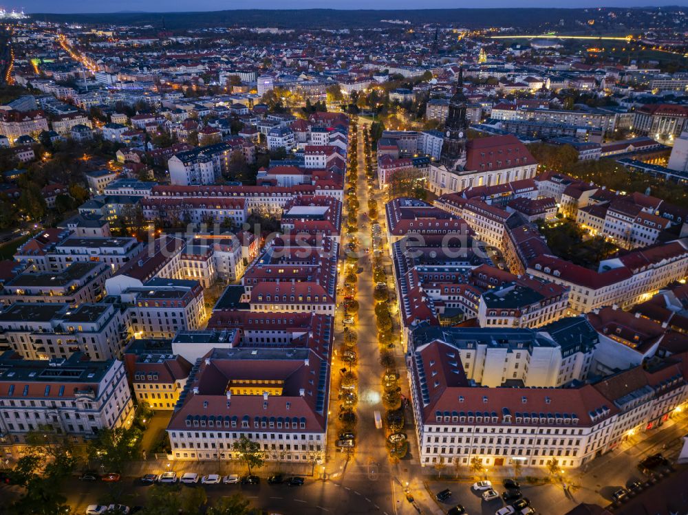 Nacht-Luftaufnahme Dresden - Nachtluftbild Straßenführung der Flaniermeile in Dresden im Bundesland Sachsen, Deutschland