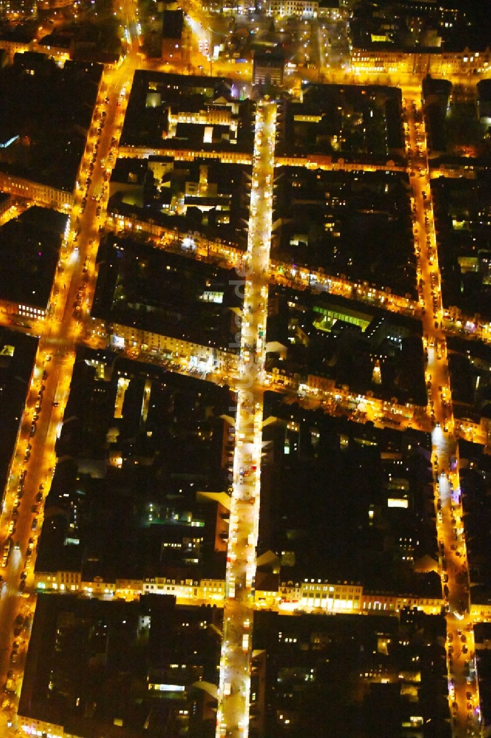 Potsdam bei Nacht von oben - Nachtluftbild Straßenführung Gutenbergstraße - Brandenburger Straße - Charlottenstraße im Ortsteil Innenstadt in Potsdam im Bundesland Brandenburg, Deutschland